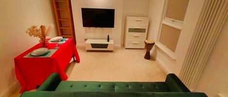 Apartment | Living area | 30-inch TV with digital channels