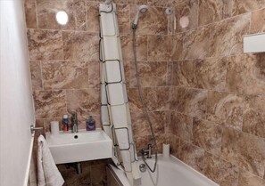 Appartamento | Bagno | Combinazione doccia/vasca, vasca da bagno a immersione totale