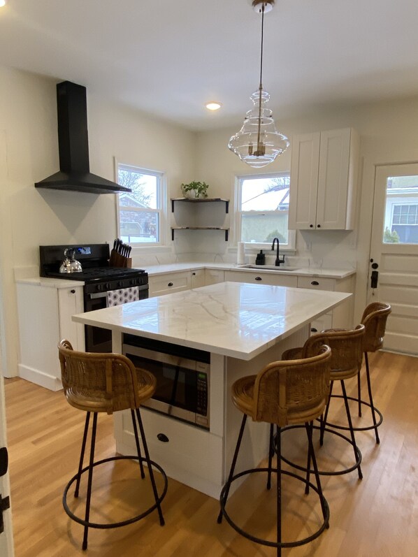 Mikrowelle, Ofen, Herdplatte, Geschirrspüler