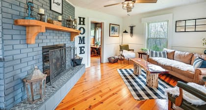 Country Escape: Log Cabin Near Kentucky Lake!