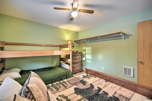 2 bedrooms, Internet, bed sheets - Wooded Danbury Cabin w/ Grill + Fire Pit! (Danbury)