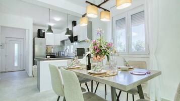 Villa (Three Bedroom Villa with Swimming Poo) | Comedor