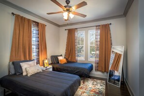 Cottage, Multiple Beds, Kitchen, City View | 3 bedrooms, free WiFi, bed sheets - All Shook Up (Nashville)