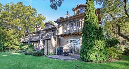 Amazing Bayview: Swimming Pool, Harbor Views, Downtown Saugatuck, Balcony