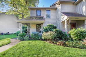 Exterior - Amazing Bayview: Downtown Saugatuck Condo, Swimming Pool, Harbor Views (Saugatuck)