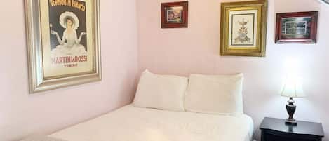 3 bedrooms, iron/ironing board, Internet, bed sheets