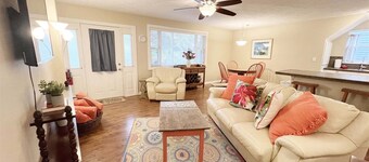 Park Side: Cozy Downtown Saugatuck Suite, Walk to Shops & Restaurants, Fire Pit