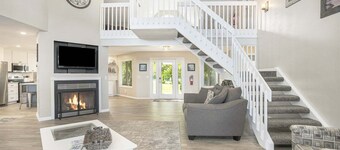 Silver Lake Retreat: Private Lake Access & Swimming Pool, Sandy Beach, Fire Pit