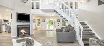 Silver Lake Retreat: Swimming Pool, Private Beach, Fire Pit, Spacious Home