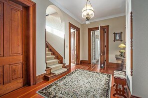 Interior - The Old Snow Farm: Lake Allegan Waterfront, Classic Farmhouse, Fire Pit, Patio (Allegan)