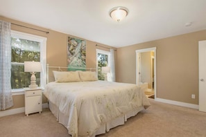 5 bedrooms, free WiFi, bed sheets