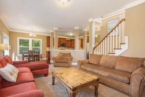 Fernseher, Kamin, DVD-Player