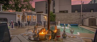 Saugatuck Lodge: Private Pool, Hot Tub, Fireplace, Downtown Saugatuck, Sleeps 22