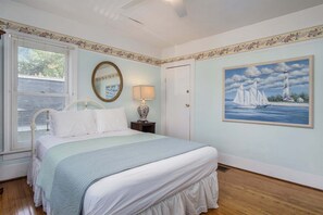 8 bedrooms, iron/ironing board, travel crib, WiFi - Saugatuck Lodge: Private Pool, Hot Tub, Fireplace, Downtown Saugatuck, Sleeps 22 (Saugatuck)