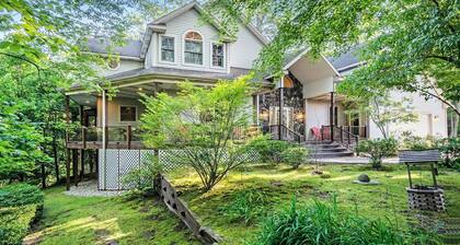 Great Escape: Spacious, Home Theater, Fire Pit, Walk to Downtown