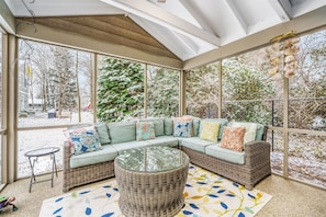 Televisión y chimenea