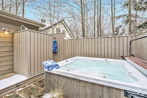 Tina de hidromasaje al aire libre