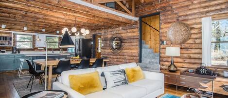 Televisión, chimenea y servicios de streaming