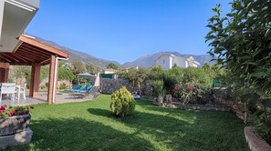 Property grounds - 5 Star Villa With 4 Bedrooms, Fethiye Villa 1029 (Fethiye)