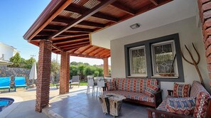 Terrace/patio - 5 Star Villa With 4 Bedrooms, Fethiye Villa 1029 (Fethiye)