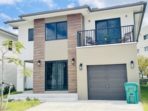 Front of property - 302 Rare find The Blue Sky Beach House (Florida City)