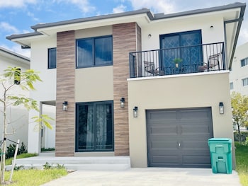 302 Rare find The Blue Sky Beach House