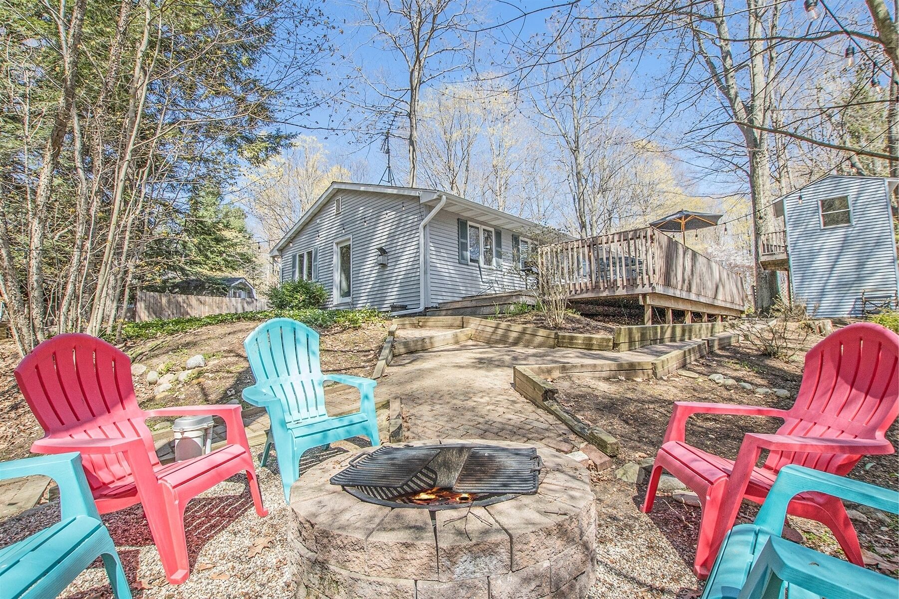Unwinding Creek: Huge Deck w New Furniture, Lake Michigan Access, Dog Friendly