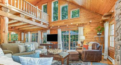 Hideaway Cabin: Private Indoor Pool, Stunning Log Cabin Near Wineries & Orchards