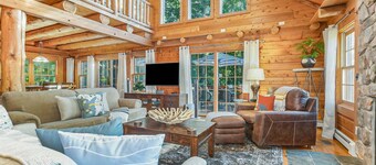 Hideaway Cabin: Private Indoor Pool, Stunning Log Cabin Near Wineries & Orchards