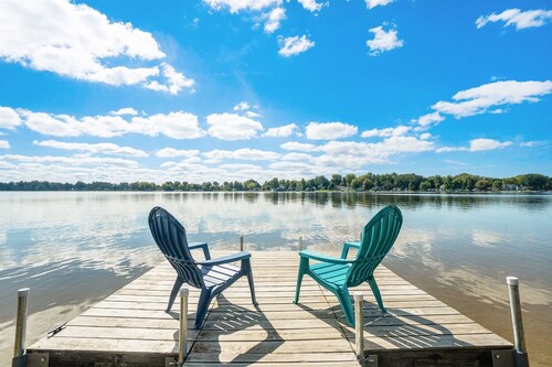 The Roost: Hutchins Lake Waterfront, Views, Fireplace, Cozy Atmosphere