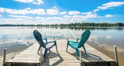 The Roost: Hutchins Lake Waterfront, Views, Fireplace, Cozy Atmosphere