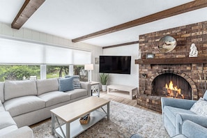 Télévision, cheminée