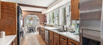 Raintree: Lake Michigan Private Beach, Sun Room, Views, Sprawling Floor Plan