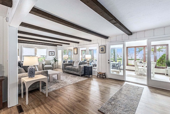 Télévision, cheminée