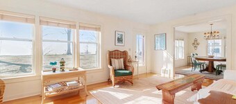 Summer Haven: Lake Michigan Views, Fire Pit, BBQ, Classic Cottage