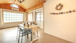 1 bedroom, free WiFi - Sokcho Seohyeon Ine Pension (Sokcho)