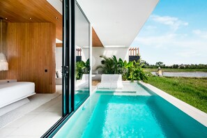 Villa, 1 habitación, piscina privada | Caja fuerte, espacio para trabajar con un portátil, cortinas opacas