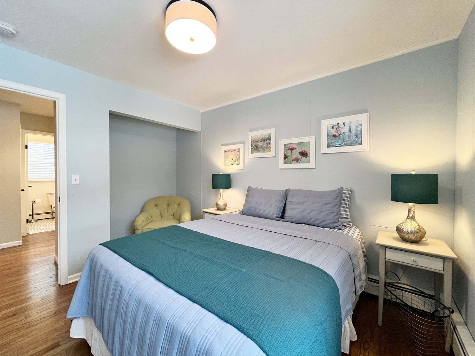 5 bedrooms, iron/ironing board, Internet, bed sheets