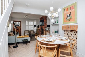 独立别墅 | 2 多间卧室、办公桌