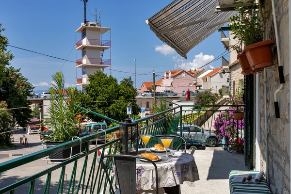 Huoneisto (Three Bedroom Apartment with Balcony) | Parveke