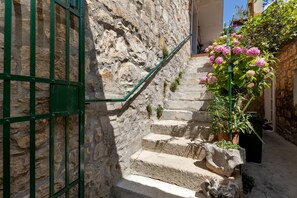 Apartament (Three Bedroom Apartment with Balcony) | Exterior