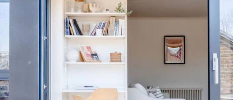Basic Apartment, 2 Double Beds | 2 bedrooms, laptop workspace, bed sheets