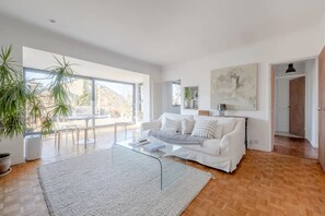 Basic Apartment, 2 Double Beds | Living area | TV - Peaceful 2 Bedroom Flat With Roof Terrace - Hackney (London)