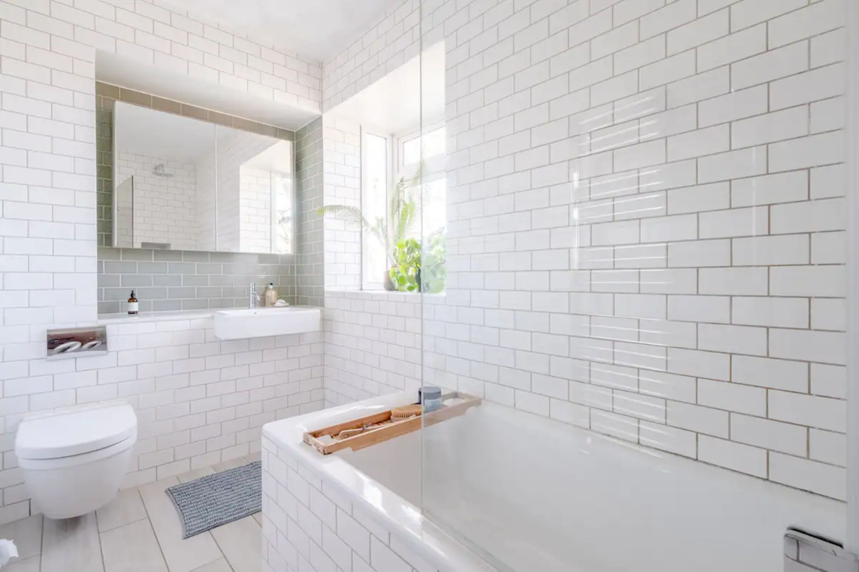 Basic Apartment, 2 Double Beds | Bathroom