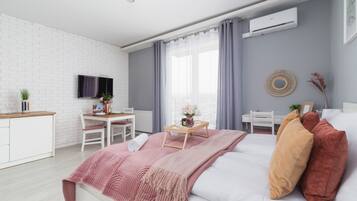 Free WiFi, bed sheets