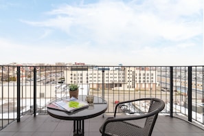 Balcony - Dobrego Pasterza Studio by Renters (Kraków)