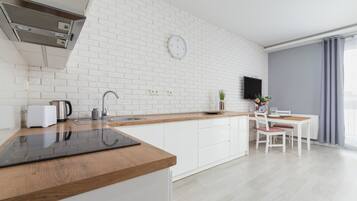 Dishwasher, cookware/dishes/utensils