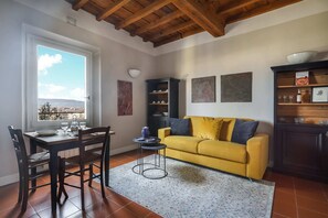 Basic Apartment, 1 Queen Bed with Sofa bed | Living area | TV - Florence in the Window (Florence)