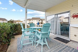Condo, 2 Bedrooms | Outdoor dining - Hook, Wine, & Linger 2 Bedroom Condo by RedAwning (Destin)
