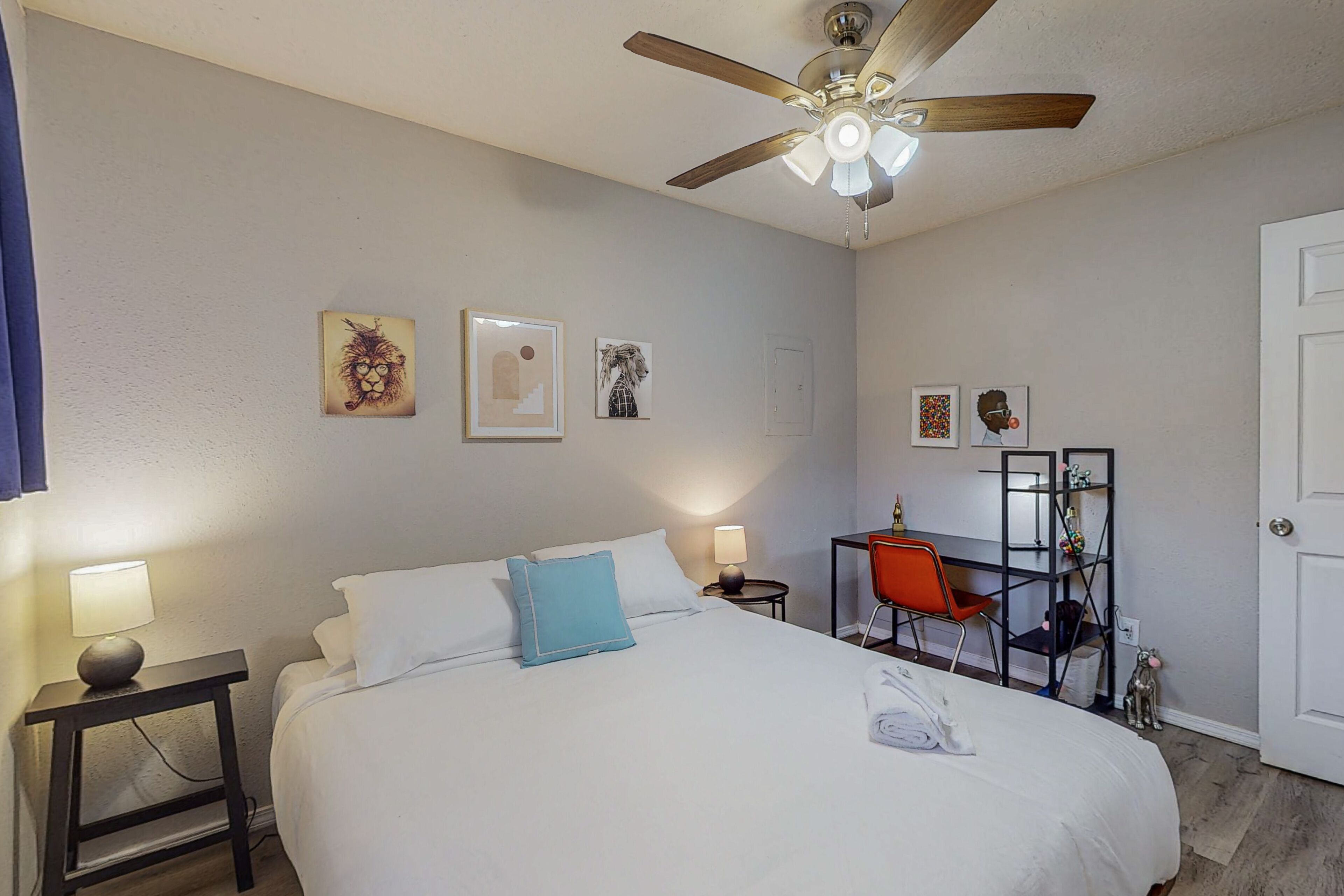 2 habitaciones, escritorio, tabla de planchar con plancha y internet 